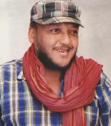 Alemayehu Gelagay wearing a scarf and hat